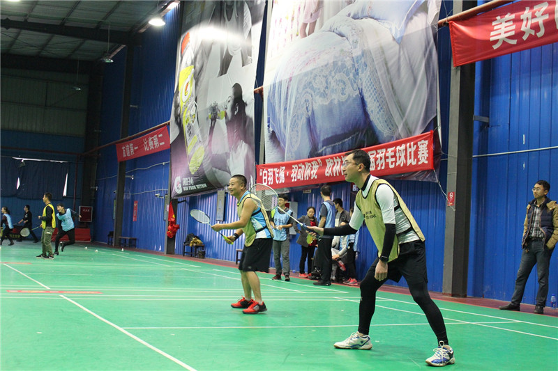 “白羽飞扬?羽动你我”趣购彩welcome登录杯第二届羽毛球比赛4